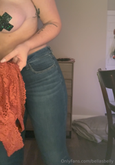 806454942_old-bralette-try-on_0.mp4