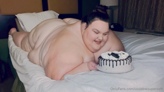 935953394_mm-i-love-cake-so-much-the-only-thing-that-could-have_0.mp4