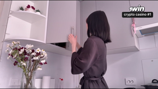 I helped an old acquaintance move, and she gave me fuck-(1080p24).mp4