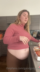 490217665_not-me-putting-chick-fil-a-sauce-on-my-pizza-and-cutting-up_0.m4v