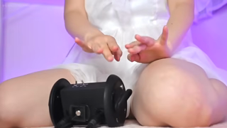 【ASMR／実写】もっちり素肌が耳に触れる密着太ももスクラッチ😴♥️【睡眠導入／Thighs／No Talking／Sleep／Tapping／Scratching／relaxation／3dio】 (xj1J1jdw_c0).mp4