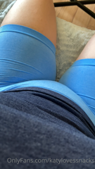 423502580_omg-its-so-uncomfortable-being-bound-up-in-tight-af-clothes_0.m4v