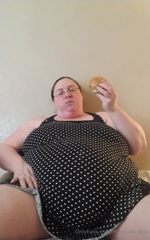 872913001_the-best-place-to-eat-fast-food-is-in-bed_1.m4v