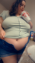 887745773_sink-belly-plop-i-ate-so-good-tonight-shout-out-to_0.mp4