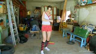 wowgirls.10.11.09.ivana.garage.girl.720p.mp4