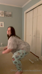 378273975_somebody-told-me-i-need-to-do-squats-i-asked-if-getting-out_0.m4v