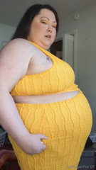 719018011_i-am-a-sunny-yellow-lard-filled-beach-ball-in-this-dress-and_0.mp4