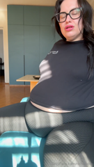1657292375_how-do-the-new-kilos-look-on-me_0.mp4