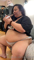 187405192_me-filling-myself-with-chocolate-like-a-pastry_0.m4v