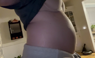 809186824_that-empty-belly-jiggle-vs-comfortably-full-belly-jiggle_0.m4v