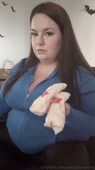 1415649080_watch-me-as-i-devour-my-breakfast-and-play-with-my-stuffed-b_0.mp4