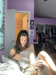 23342295_good-morning-babes-dont-mind-me-just-getting-ready-for-wet_0.m4v