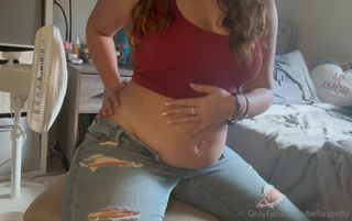 922602061_just-a-lil-belly-play-clip_0.mp4