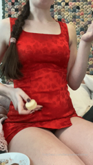930100562_10-5-min-video-stuffing-myself-with-macarons-while-gettin_0.mp4