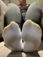 215882847_amazon-socked-feet-sock-removal-and-giant-amazon-booty_2.mp4