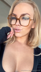 1603968815_bored-and-horny-someone-send-me-something-exciting-in-the-dm_0.mp4