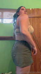 1868347890_60-lbs-later-and-nothing-fits-like-it-used-to-in-this-s_0.mp4