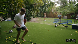 Let's Post It - 2022-12-15 - Sporty & Spontaneous.mp4