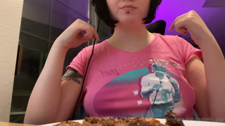 281481682_eating-a-whole-ribeye-with-my-bare-hands-in-under-6-minutes_0.m4v