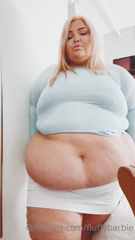 69922211_stuffing-my-belly-into-tight-skirt_0.m4v