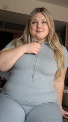 1455437809_which-is-your-favorite-outfit_1.mp4