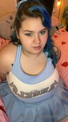 94455911_fat-girl-friday-cheerleader-outgrew-her-uniform-video_1.mp4