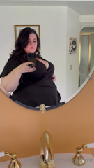 328714913_this-dress-makes-me-look-pregnant-too-bad-its-just-a-food_2.m4v