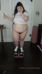 1248996597_feedee-fitness-a-stepper-session-with-donuts-alright-lis_1.mp4