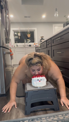 1448047995_messy-cake-eating_0.mp4