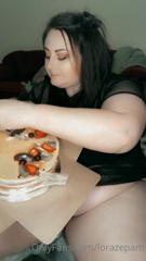 72885161_this-was-a-very-large-cake_0.mp4