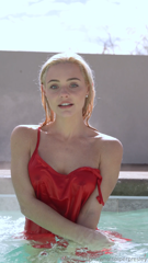 1514661344_is-it-getting-a-little-steamy-in-here-or-is-it-just-me_0.mp4