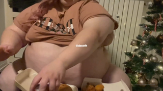 484254712_stuffing-and-talking-about-my-weight-and-struggles_0.mp4