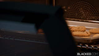 [2020.03.28] Charlotte Sins - Fresh Cookies [2160p].mp4