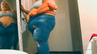 7124868_blonde-bbw-trying-on-old-jeans-that-will-not-zip-anymore_0.mp4