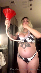 103129235_breaking-belly-records-tonight-huge-double-funnel-of-cake_4.m4v