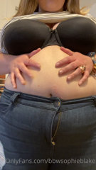 305894938_hey-in-this-clip-im-struggling-to-get-my-jeans-buttoned-an_0.m4v