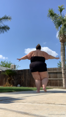 20113395_big-girl-waddle-and-jiggle_0.m4v