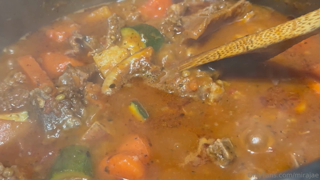 1785168747_lard-enriched-stew-with-short-rib-beef-yum_0.mp4