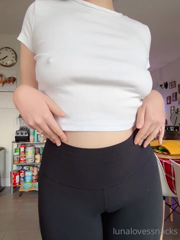 482849513_do-i-hypnotise-you-with-my-hips_0.m4v