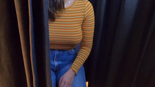 20211126-Caught_flashing_in_a_photo_booth_in_the_middle_of__1_320627589666320384_320627423055978496.mp4