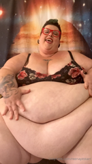 1060255446_come-rub-and-kiss-every-inch-of-my-superfat-growing-belly-m_0.mp4