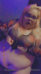 22801034_showing-off-my-body-shaking-my-ass-for-you-1-00_0.m4v