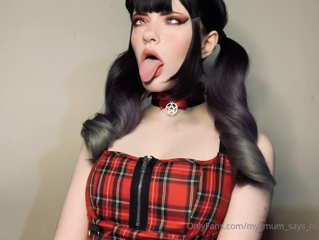 227961623_goth-gf-ahegaos-and-butt_6.m4v
