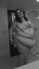 1469611682_i-love-seeing-my-fat-body-in-slow-motion_0.mp4