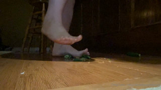 43395105_cucumber-crush-they-didnt-even-stand-a-chance-bigfeet_0.m4v