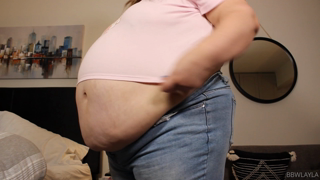 1272947013_guys-i-am-getting-too-heavy-i-feel-like-such-a-huge-out-of_0.mp4