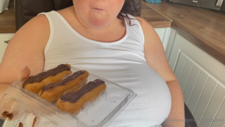 360959215_chunkybabee-has-been-gaining-faster-than-ever-she-was-270lb_6.m4v