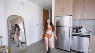 Lucia Rossi - My sexy personal trainer uses her tight pussy to motivate me - Lev Lieben.mp4
