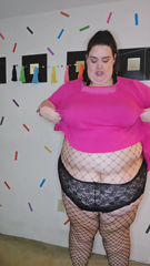 1303934431_trying-on-bash-outfits-how-do-i-look_12.mp4