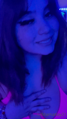 356884761_sexy-420-sesh-with-my-black-light-bong-i-had-some-fun-da_2.m4v